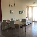 2br, тристаен In Complex Life *
