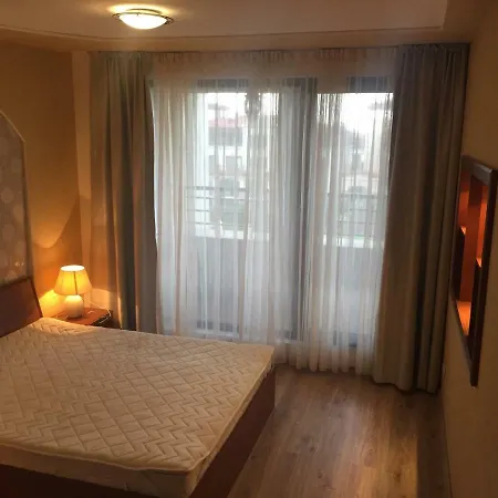 Apartament 2br, тристаен In Complex Life
