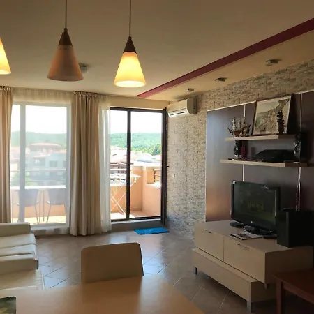 Lägenhet 2br, тристаен In Complex Life