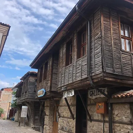 2br, тристаен In Complex Life